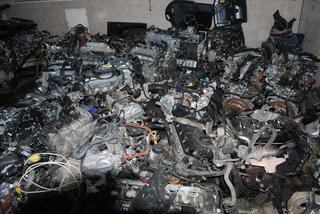 Ropczyce: Policjanci znaleźli części ze skradzionych samochodów. Ich wartość to pół miliona zł!