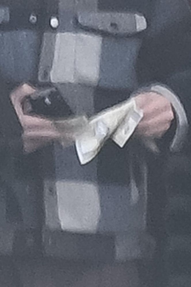 Agnieszka Kaczorowska siedzi i pachnie, a Rogacewicz wynosi śmieci i je kanapke poza autem... Fajna para?