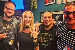 Tego znana gitarzystka się nie spodziewała. Nita Strauss zaręczyła się na scenie