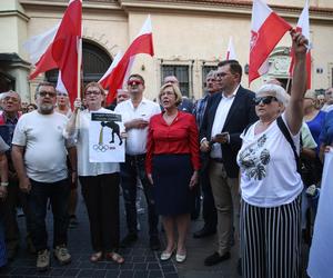 Rodzice Andrzeja Dudy na proteście