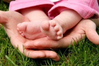 Skóra atopowa u niemowląt: uporczywy świąd - jak pomóc dziecku?