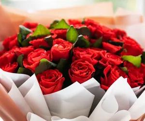 Ile róż dać na Walentynki? Nie popełnij tego błędu! 
