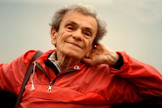 Krystyna Feldman niedługo przed śmiercią została brutalnie napadnięta. Tak wygląda jej grób [WIDEO]