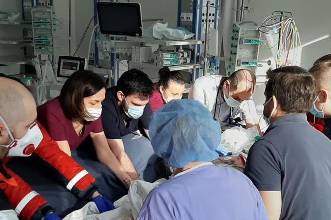 Lekarze z UCK przeszczepili płuca 42-latka, które zniszczył COVID-19
