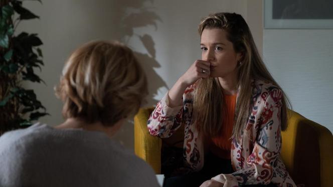 Na Wspólnej odc. 3856. Danka Zimińska (Lucyna Malec), Kasia (Julia Chatys)