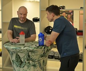 Pierwsza miłość, odcinek 3977: Iwo (Redbad Klynstra), Alan (Alan Andersz)