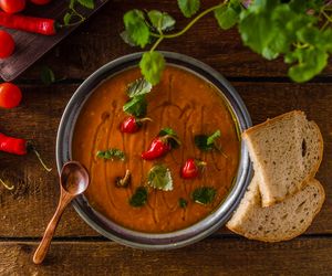 Krem pomidorowy z parmezanem: przepis na włoską pomidorówkę