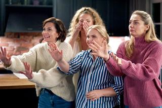 Przyjaciółki 21 sezon odc. 243. Patrycja (Joanna Liszowska), Zuza (Anita Sokołowska), Anka (Magdalena Stużyńska), Inga (Małgorzata Socha)