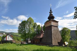To jedna z najmniejszych małopolskich wsi. Kiedyś król Polski podarował ją biskupowi z Krakowa 