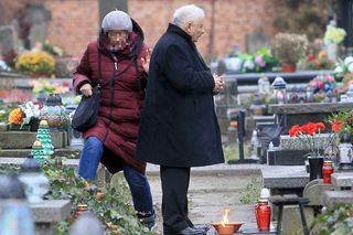 Kaczyński pojechał w święta na cmentarz