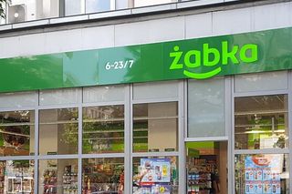 Żabka we Wszystkich Świętych. Godziny otwarcia sklepu 1 listopada