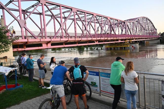 Głogów przygotowuje się na fale wezbraniową na Odrze. Ta ma dotrzeć około godziny 14