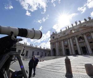 Z OSTATNIEJ CHWILI: Rozpoczęło się konklawe 2025 – kardynałowie złożyli przysięgę w Kaplicy Sykstyńskiej