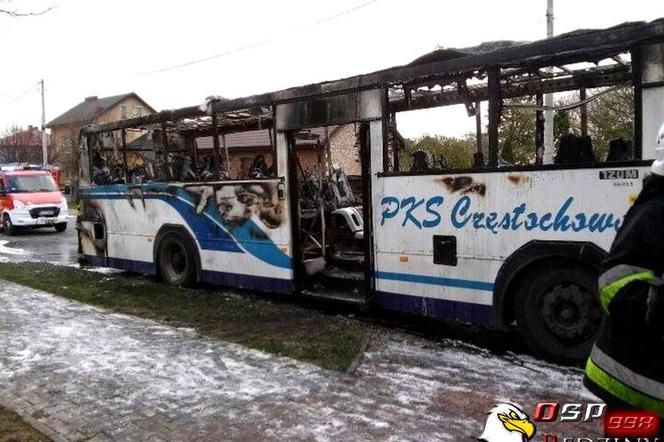 Pożar autobusu PKS Częstochowa. Pojazd doszczętnie spalony [ZDJĘCIA]
