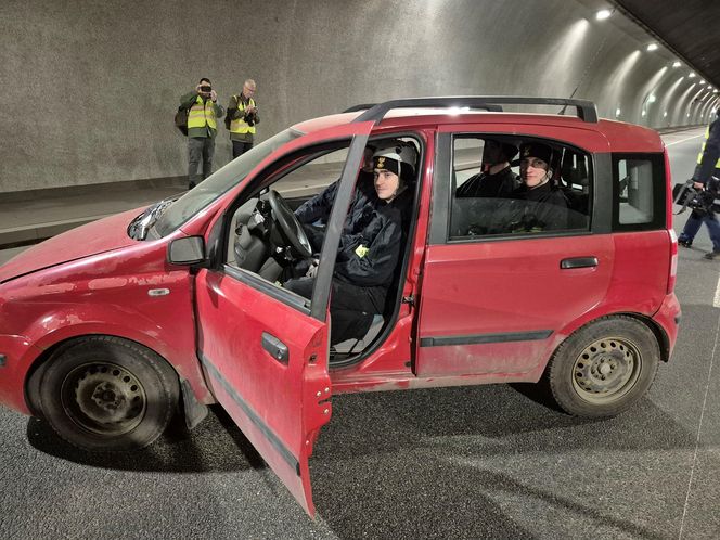 Tunel na Zakopiance został zamknięty. Przeprowadzono specjalną akcję służb ratunkowych