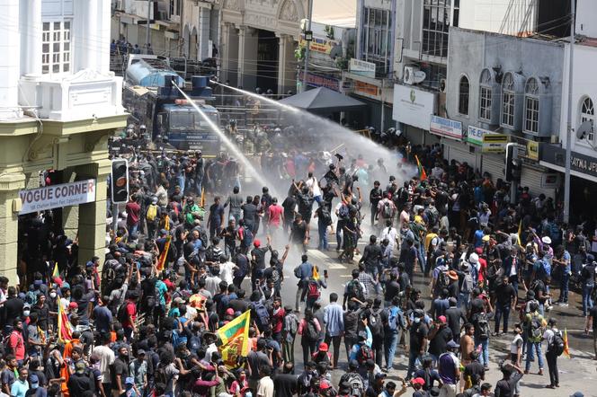 Sri Lanka. Ogromne protesty w Kolombo. Prezydent uciekł ze swojej rezydencji [ZDJĘCIA]