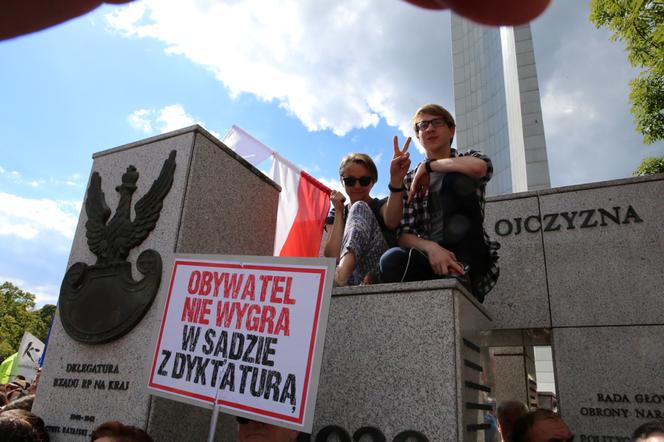 Protest KOD przeciwko zmianom w sądownictwie