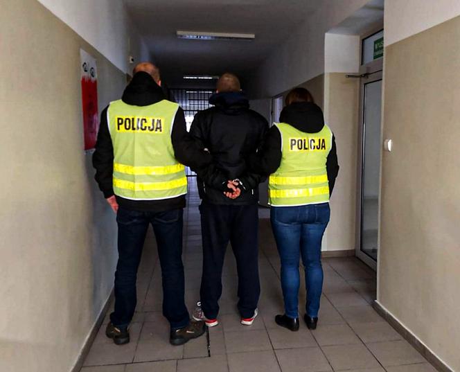 Białystok. Akcja policji na Dziesięcinach. Białostoczanin miał w mieszkaniu SPORO marihuany