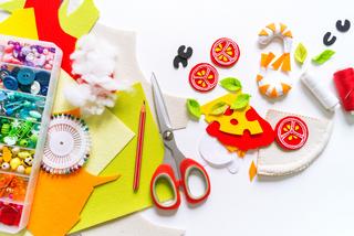 Zabawka dla dziecka DIY: zestaw do robienia pizzy z filcu