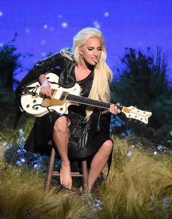 Lady Gaga na gali American Music Awards 2016