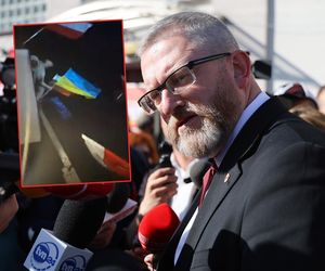 Incydent z flagą Ukrainy na wiecu Grzegorza Brauna. Policja prowadzi działania