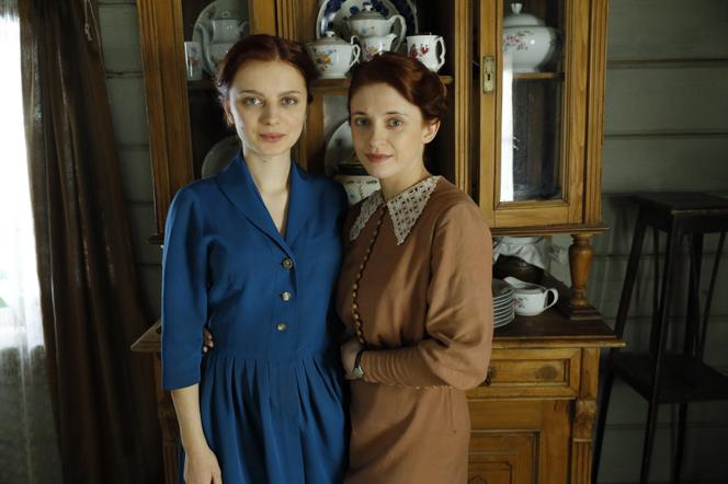 Stulecie Winnych 2 sezon. Ania (Weronika Humaj), Mania (Karolina Bacia)