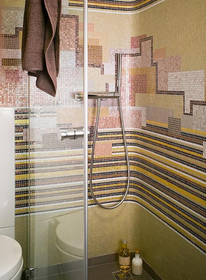 Mozaika na ścianie w łazience. W tym wnętrzu poczujesz się jak na Manhattanie