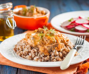 Kasza gryczana: jak gotować na sypko? Proporcje kaszy i wody [WIDEO]