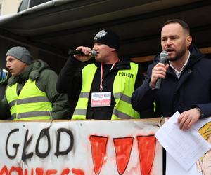 Protest rolników 20 marca przed Lubelskim Urzędem Wojewódzkim w Lublinie