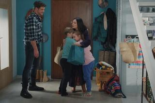 M jak miłość odc. 1796. Iza (Adriana Kalska) Marcin (Mikołaj Roznerski), Szymek (Staś Szczypiński), Maja (Laura Jankowska)