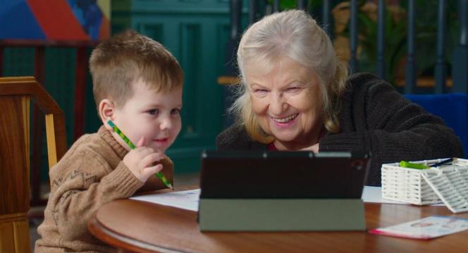 Barwy szczęścia odc. 2876. Amelia (Stanisława Celińska), Tadzio (Józio Trojanowski)