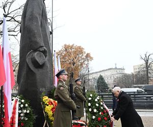 Jarosław Kaczyński wraz z delegacją PiS złożył wieńce przed pomnikami Ojców Niepodległości