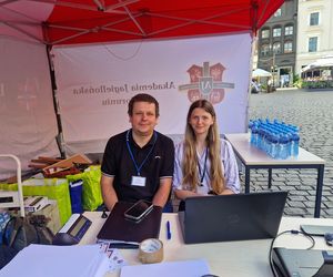 Szachiści opanowali centrum Torunia. Turniej błyskawiczny na Rynku Staromiejskim