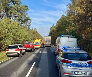Wypadek na DK 10 pod Piłą. Autobus z dziećmi uderzył w cysternę