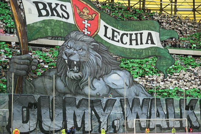 Derby Trójmiasta. Tak bawili się kibice na meczu Lechia Gdańsk - Arka Gdynia [ZDJĘCIA]