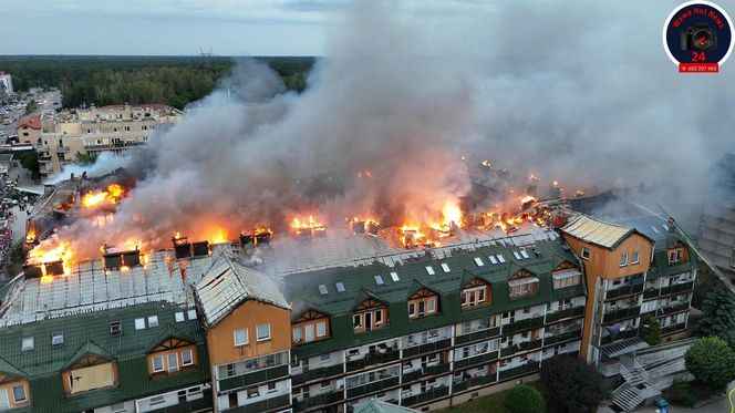Pożar bloku mieszkalnego w Ząbkach 