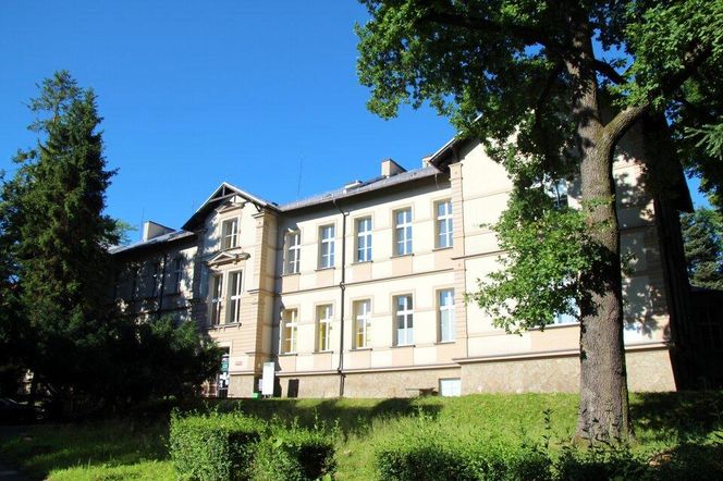 Niektóre budynki psychiatrii w Szpitalu Śląskim wyglądają jak z filmów grozy. Teraz to się zmieni