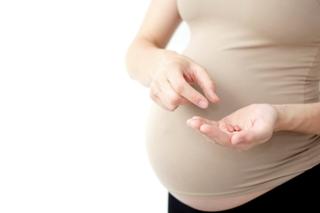 Ciąża bez suplementów. Czy sama dieta wystarczy, by dziecko dobrze się rozwijało?
