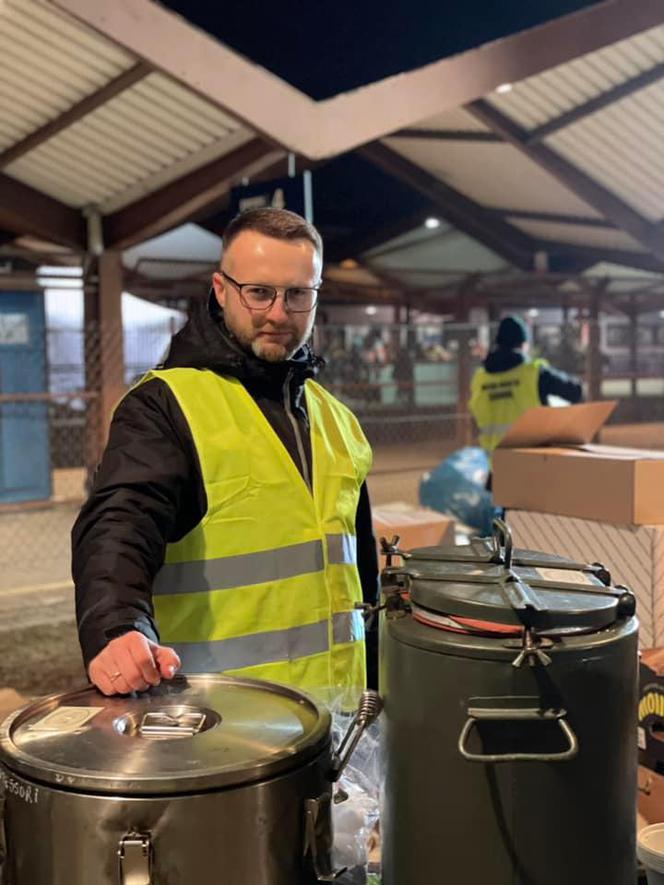 Poseł Szramka pomaga uchodźcom 