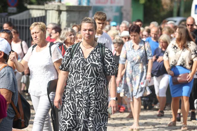 Tysiące kobiet i dziewcząt na pielgrzymce do Piekar Śląskich. "Jestem w Kościele, więc idę"