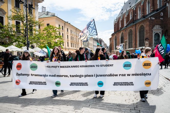 Korowód studentów podczas juwenaliów 2025 w Krakowie