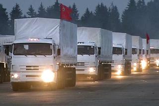BIAŁY KONWÓJ - gdzie teraz jest? Ciężarówki ze śpiworami i zbożem jadą do Rostowa. Ukraina: jeśli Czerwony Krzyż nie skontroluje konwoju, zostanie on zablokowany!