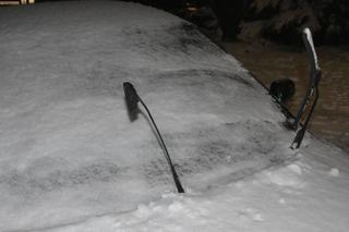 Maczetą uszkodził samochody, a później zaatakował ich właścicieli