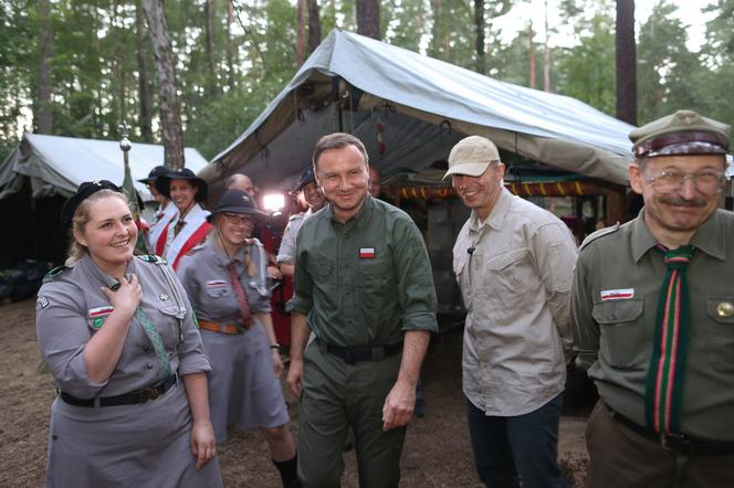 Prezydent Andrzej Duda na harcerskim ognisku