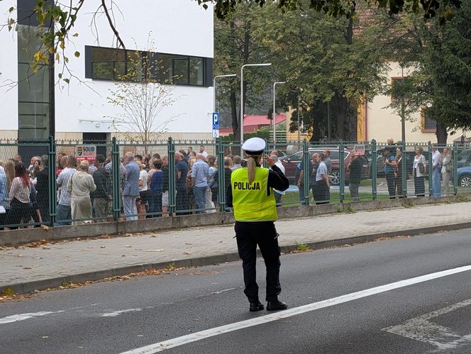 "Zwalniam przed szkołą"