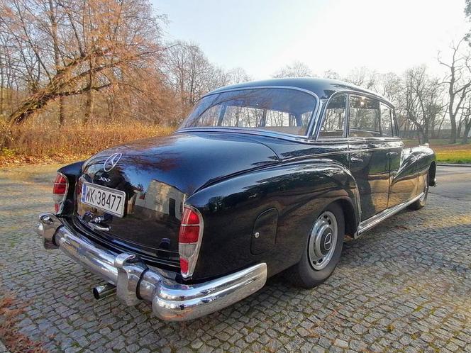Rządowy Mercedes-Benz 300d Adenauer na sprzedaż