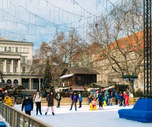 Ostatnie dni zimowych ferii. Do kiedy w centrum działają lodowiska?