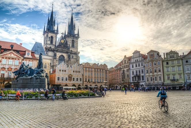 Czechy wprowadzają lockdown. Zamknięte szkoły i restauracje. Jest też zakaz picia alkoholu w miejscach publicznych