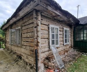 Zabytkowa wikarówka rozebrana i przeniesiona do Murzasichle na renowację