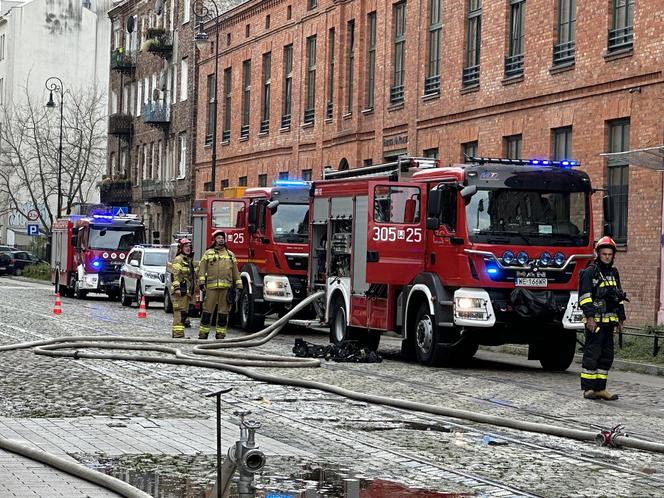 Wielki pożar na Pradze-Północ. Kłęby czarnego dymu nad Warszawą